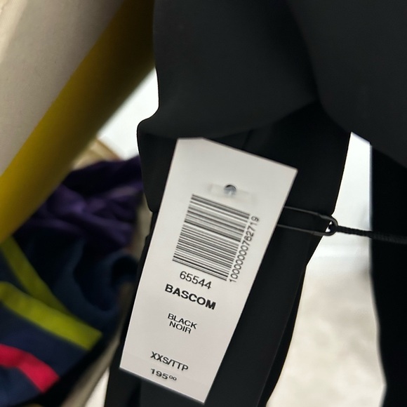 Aritzia Babaton Flowy Jacket - Picture 5 of 5